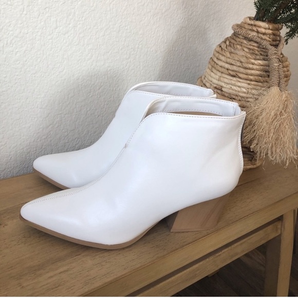 Qupid Shoes - White Western Boot